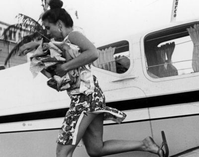 vintage photo of Lilly Pulitzer in her store.