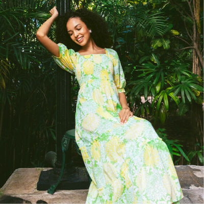 model in yellow and blue dress