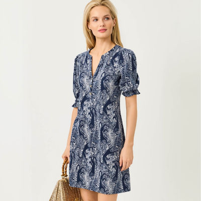 Woman wearing a blue printed dress