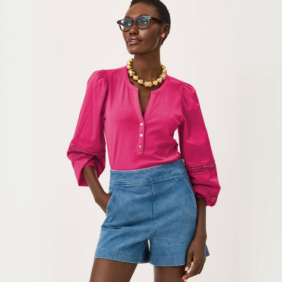 Woman wearing a pink top