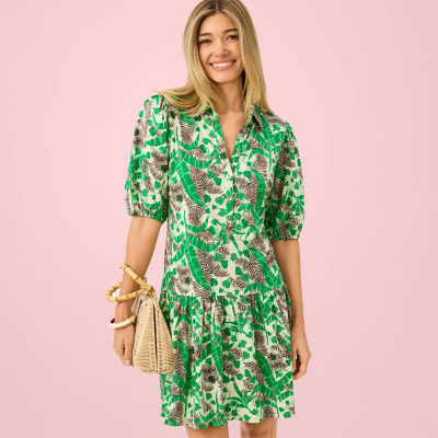 Woman wearing a printed green dress