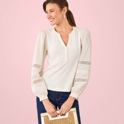 Woman wearing a white top