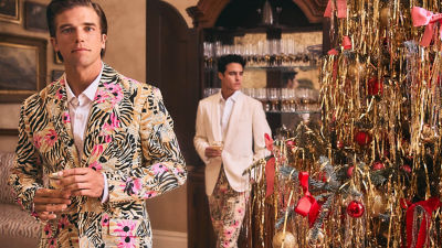 Man wearing a brown printed blazer