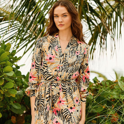 Woman wearing a brown printed dress