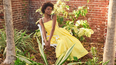 Women wearing a yellow dress