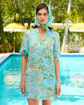 Woman wearing a blue printed dress