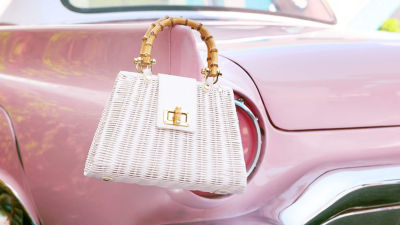 White wicker top tandle bag