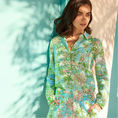 Woman wearing a blue pritned linen shirt