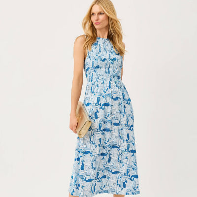 Women wearing a blue printed dress