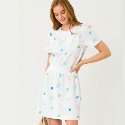 Woman wearing a white dress