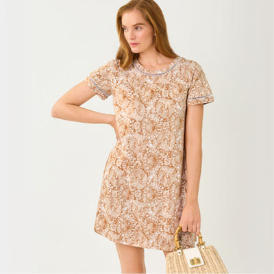 Woman wearing a tan printed dress