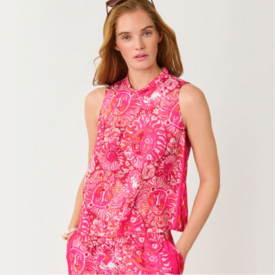 Woman wearing a pink printed top